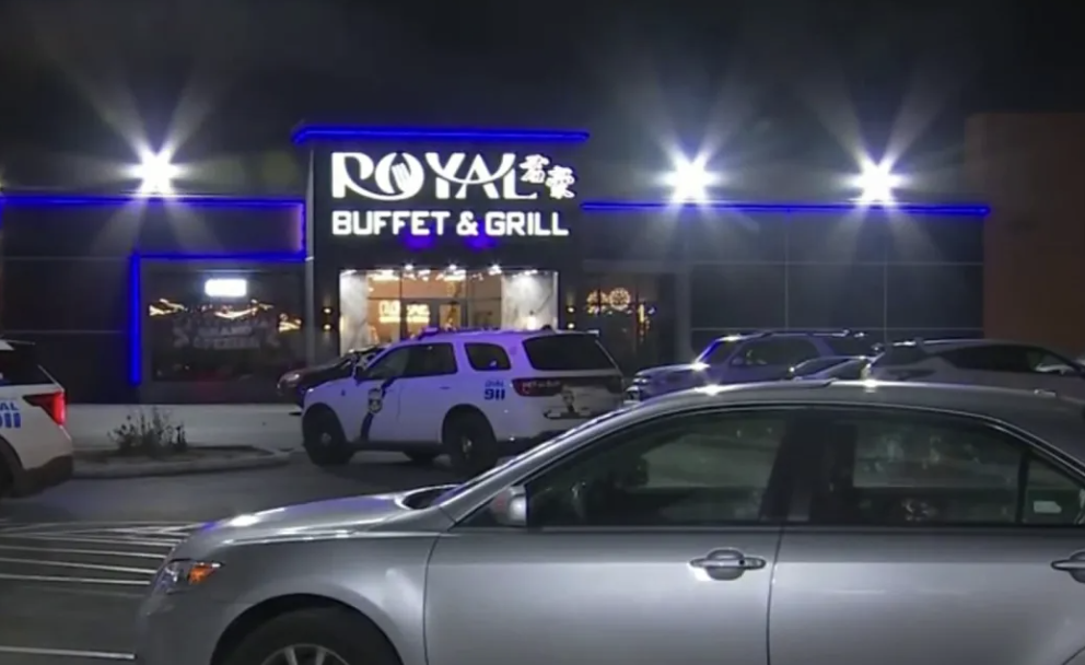 南费城Royal烧烤自助餐厅外圣诞夜发生枪击案,13岁少年及其家人遭枪击